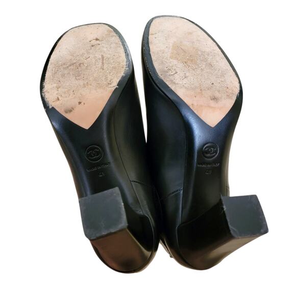 Chanel Interlocking CC Logo Black Leather Turnlock Ankle Boots Heeled 10.5 41 - Picture 11 of 12